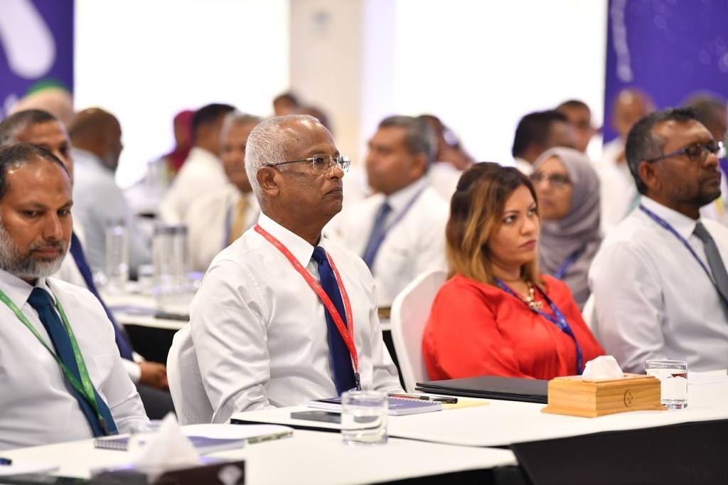 laamarukazee nizaamakee aiy nulevey, hageegatheh nei, bileeheh noonkamuge yageenkan enmen ahves libijje: Raees