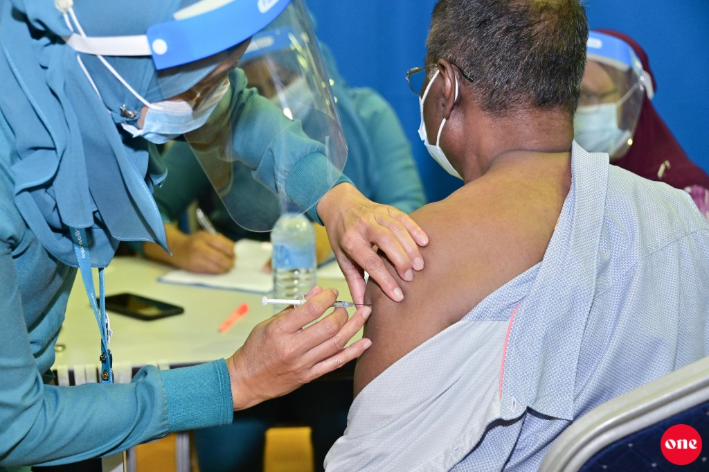 Anna honihirun feshigen Male sarahahddhuge 6 center ehggai Covid vaccine jahan fashanee
