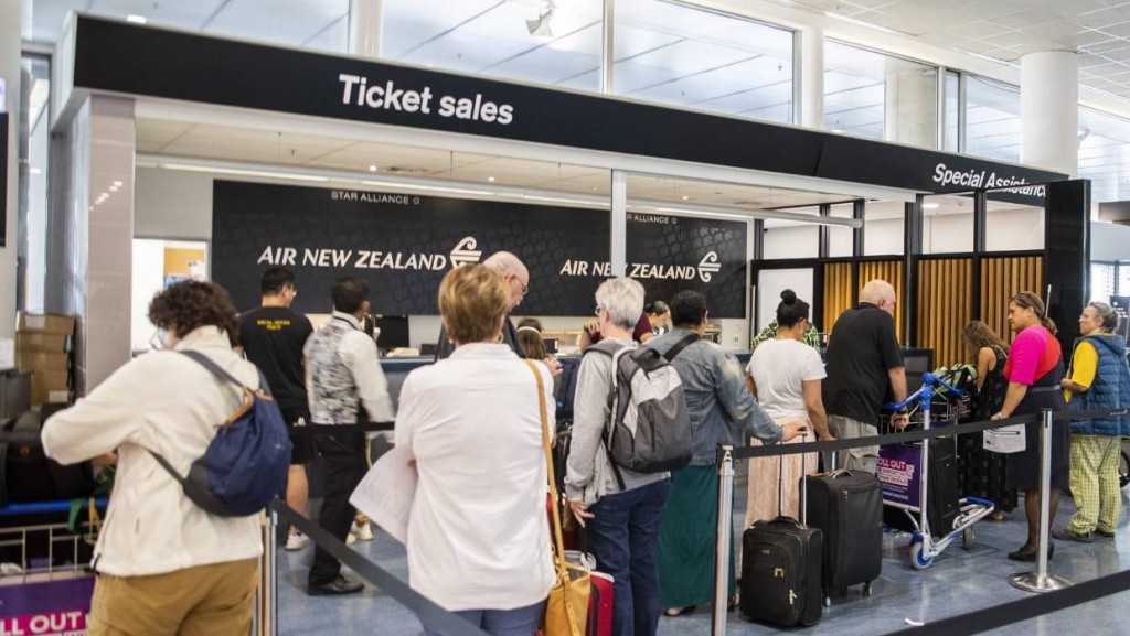 Air New Zealand in passenger in ge barudhan balan fashanee