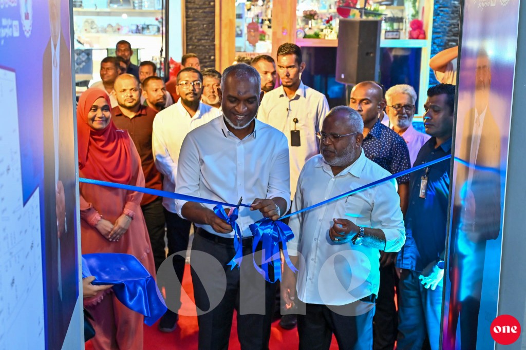 One Photo: Raees Muizzu, Zameer ge campaign jagaha hulhuvvaidhevvun