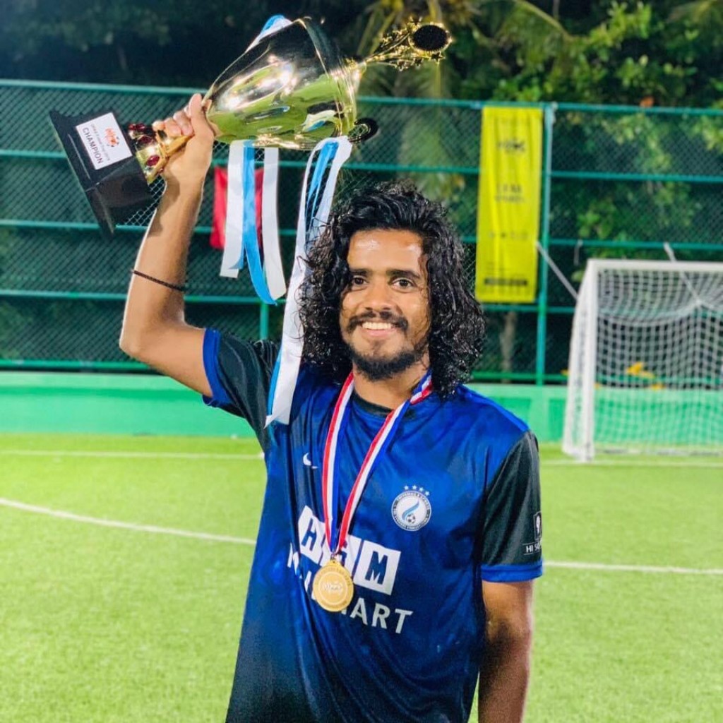 Maaraamaaree ehge massalaigai football kulhuntheriyaa Mukki hayyaru kohffi
