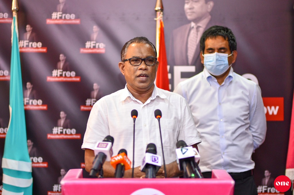 Adheys kohfa mi dhannavanee alhugandu jalah laa, aee libeyne fahureh: Adhurey