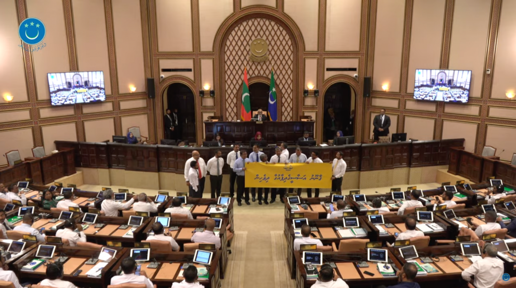 Member kann gelley bill ge massalaigai MDP member inn majlis therey ihuthijaaju kuranee