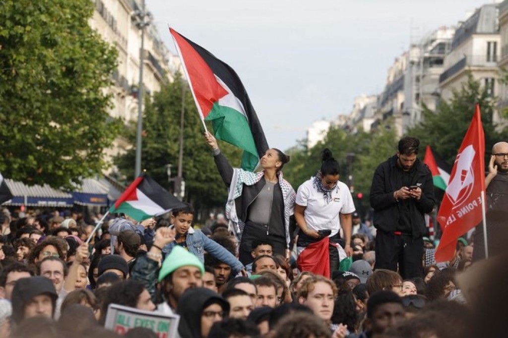 France ge defence fair gai baiverinuveveygothah Israel ban kohffi