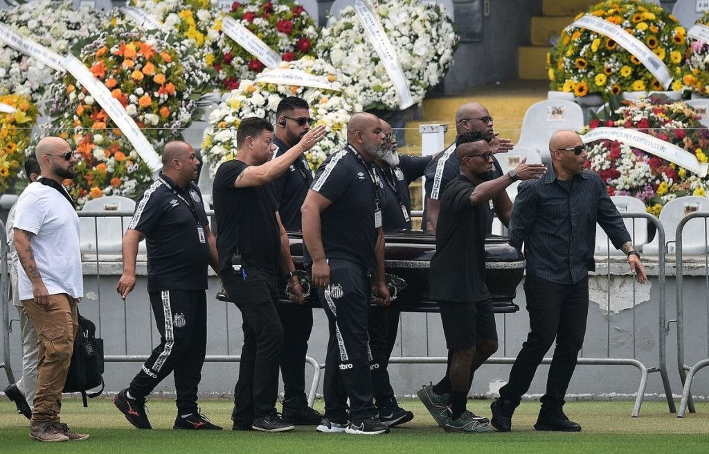 Pele ge janaazaage kankan Santos stadium gai