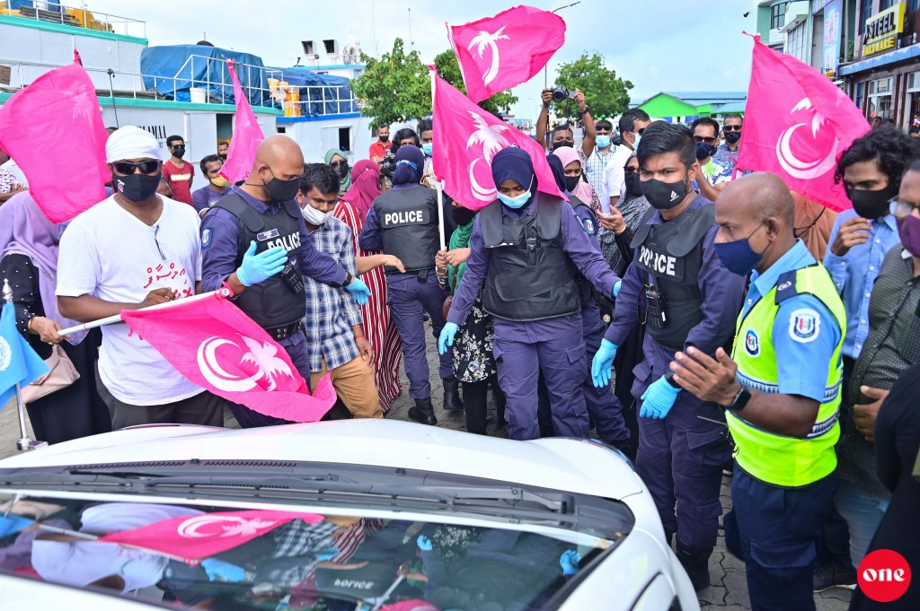 Idhikolhun iyye kuri muzaaharaagai hingi kanthahthakah javaabudhaaree vaan jeheyne: Shareef