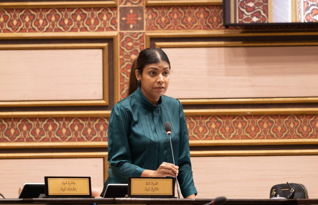 Majilis chamber in firihen memberun nerumah, firihen officer in hamajassan hushahelhi garaarah bahus fashaifi