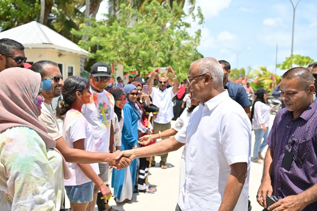 Raees ge dheka'nbalunnah Maafushin hoonu maruhabaa eh