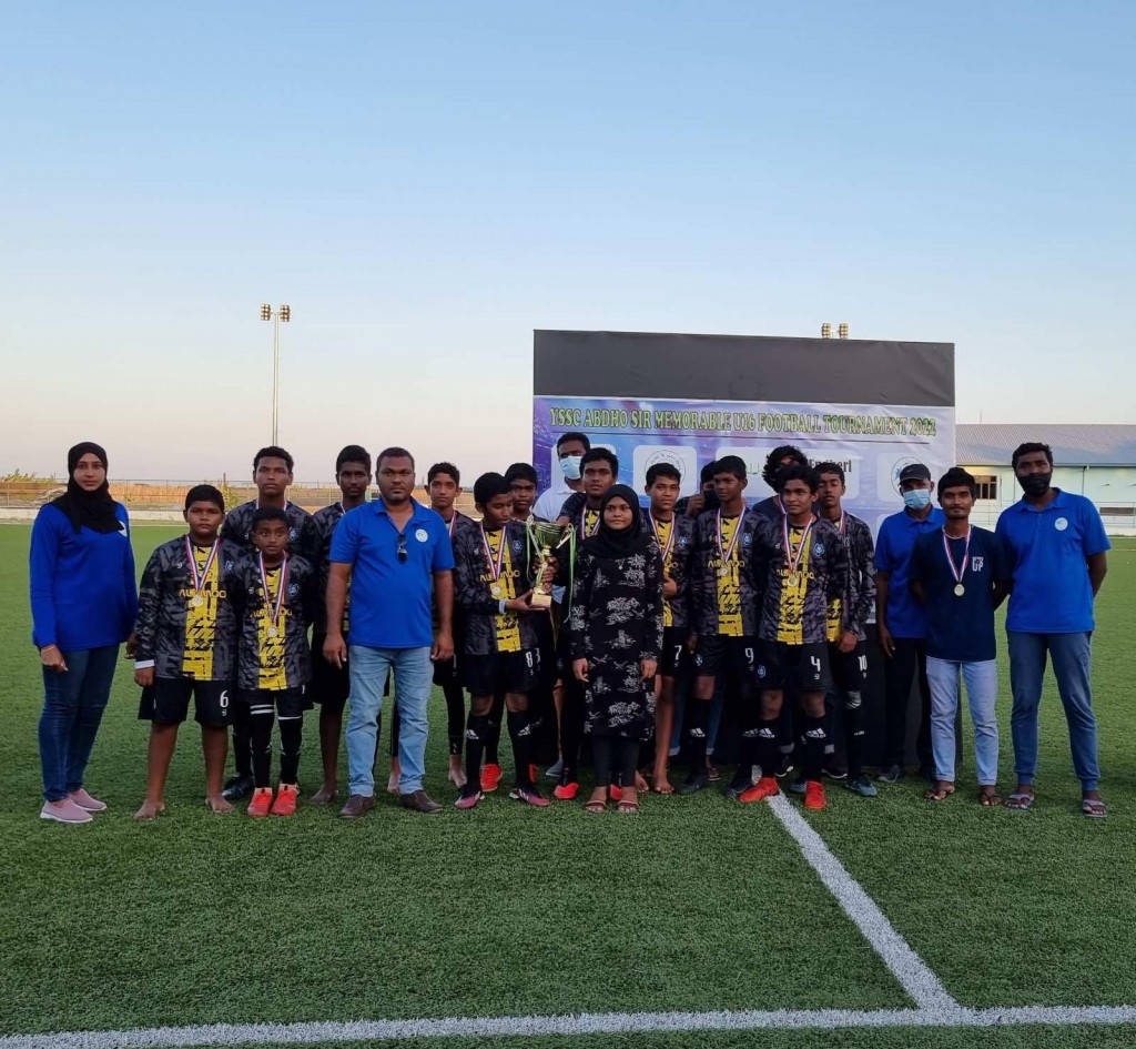 Young star sports club ge 16 aharun dhashuge football mubaaraathuge champion kan Riders ah