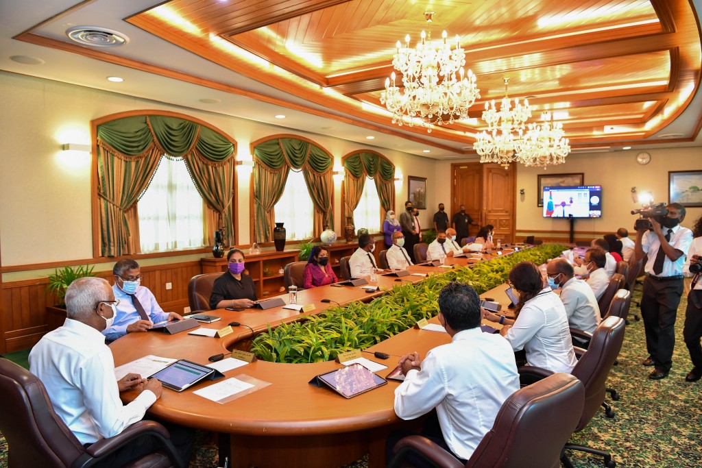 Hanguraama aa gulhigen Raajje ah kuraa asaru thakaa behey gothun cabinet gai mashvaraa kohfi