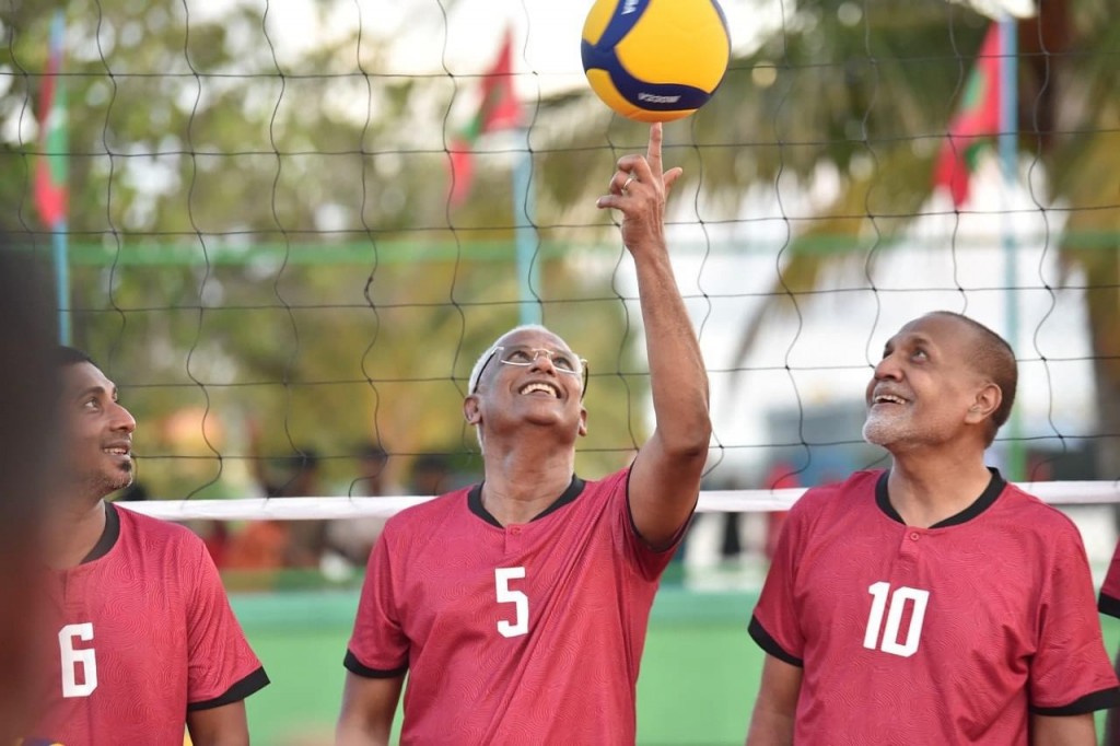 Anehkkaa ves volley court gai Raees ge hunaru, volley ah haassa loaiybeh!