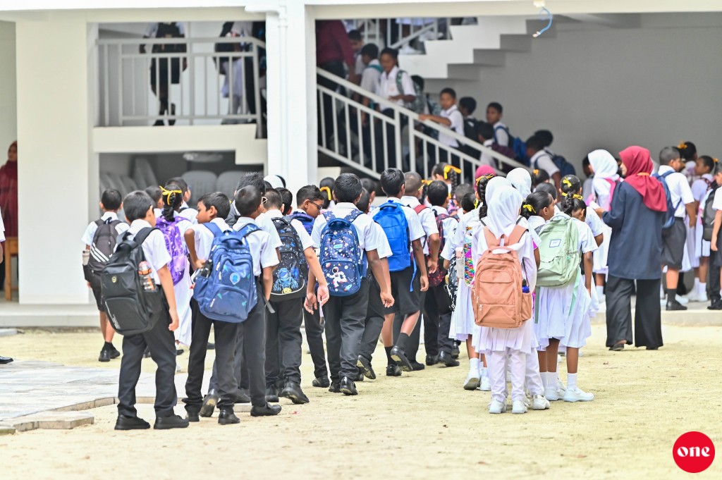 Eh rashun aneh rashah badhaluvaan beynunvaa dharivarun ekamah edhi husha'helhumuge furusathu hulhuvaalaifi