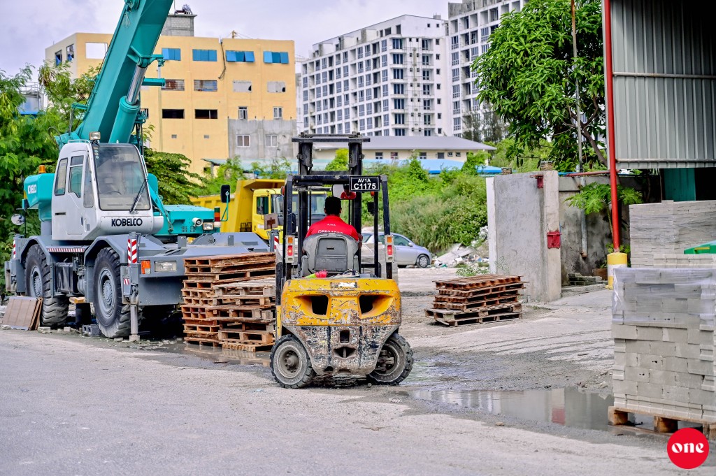 Heavy vehicle park kuran Hulhumale' in jaaga kuhyah dhookuranee