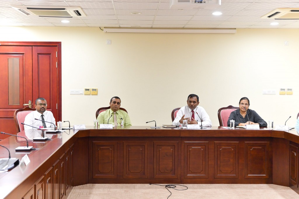 Muvazzafunthakegge shakuvaa thakaa gulhigen CSC ge memberun haazirukuri committee sirru koffi