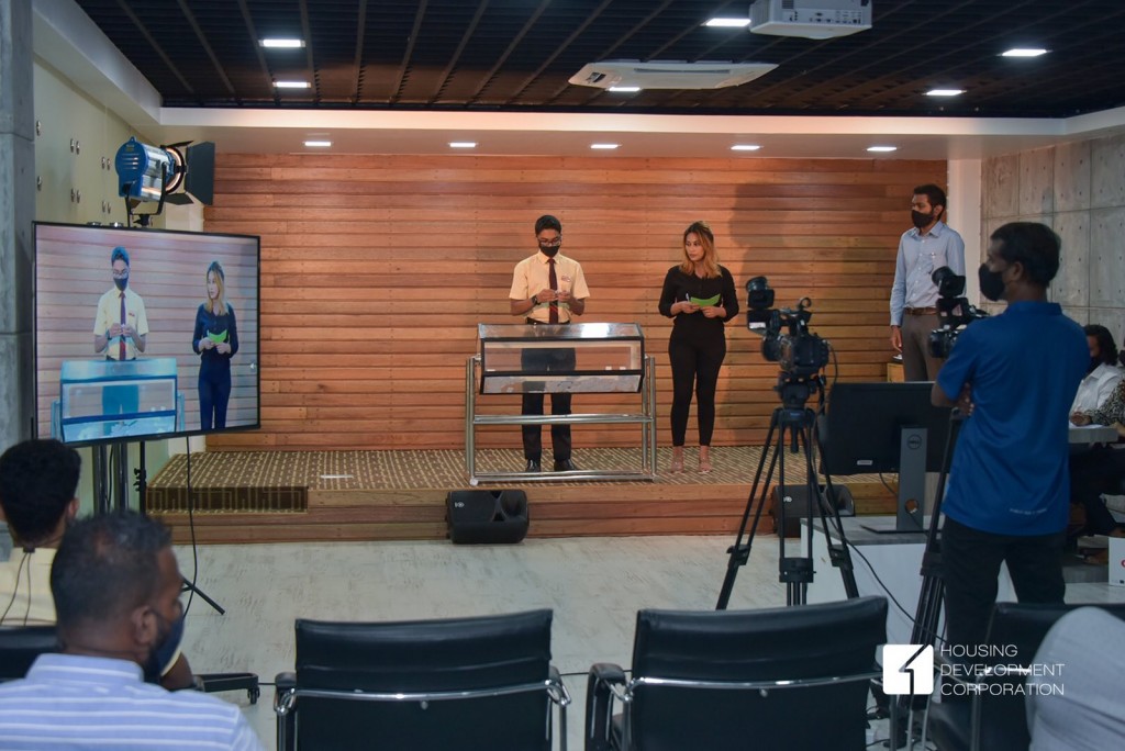 Hiyaa flat thakuge guru negun maadhamaa alun fashanee