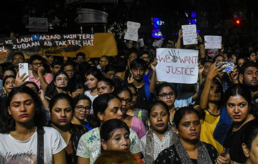 Adhuge dhuniye: India akee anhenunnah biruveri thanakah vaneee keehvve?