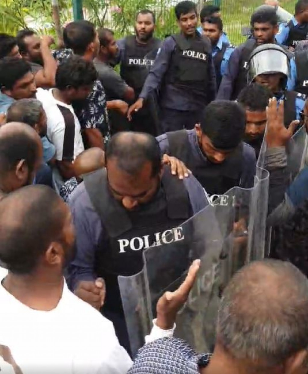 Kudahuvadhoo muzaaharaa: hayyaru kuri meehaa dhookohlaifi