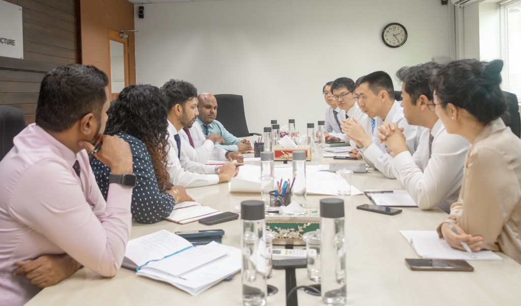 Male' aai Villimale' ge maguthah hedhumuge feasibility study ge masahkathah China ge team Raajjeygai