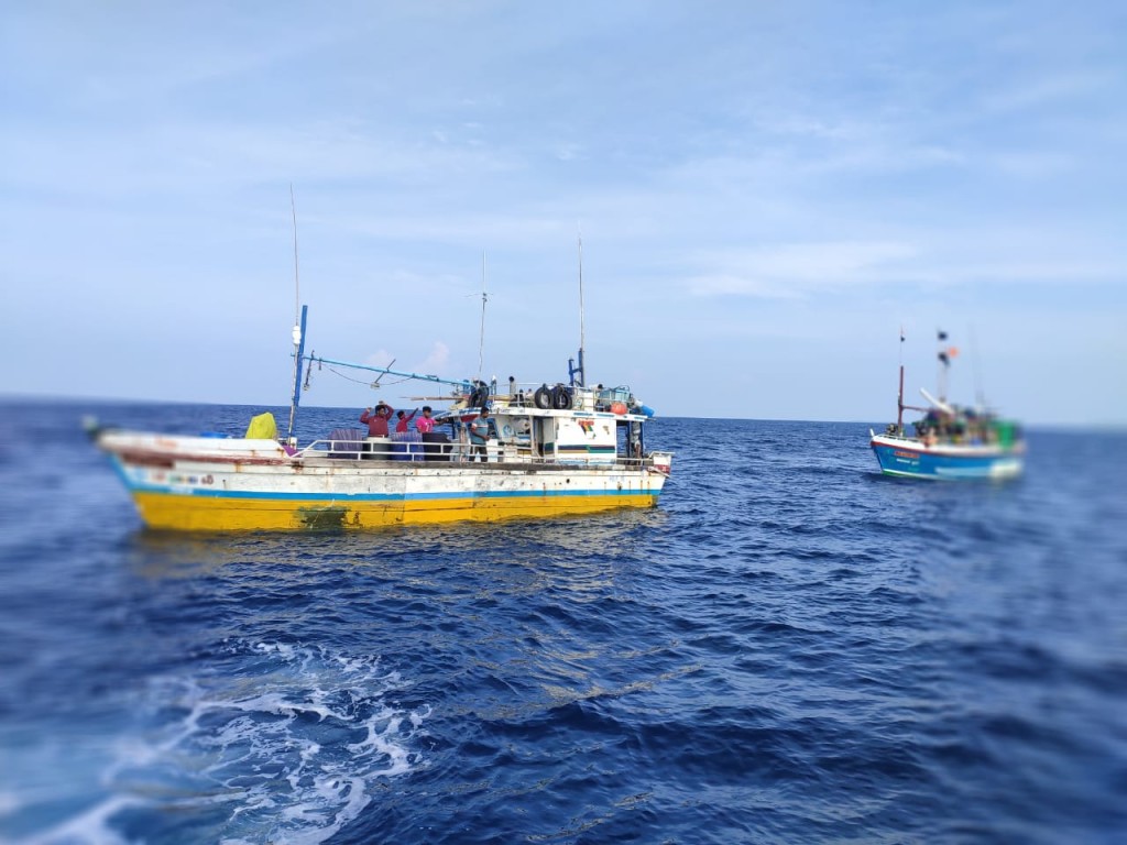 Thoofaan Burevi gai jehigen behi haalugai jehifai oi Lanka ge 2 mass boat akah Raahjje inn ehee vehjje