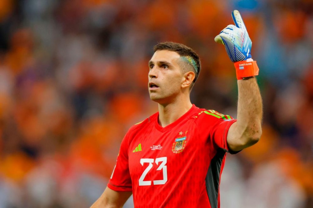 Goalkeeper innaa gulhey gavaaidhakah bodu badhaleh