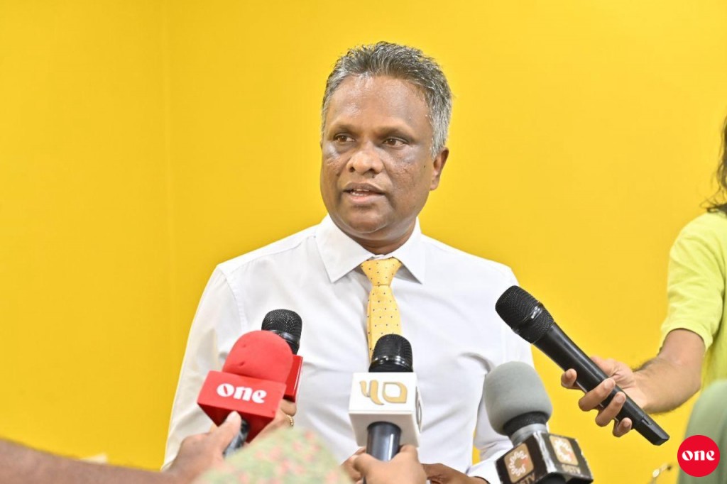 Fushidhiggarufalhu hikkumakee halleh noon, eii beykaaru haradheh: Azim