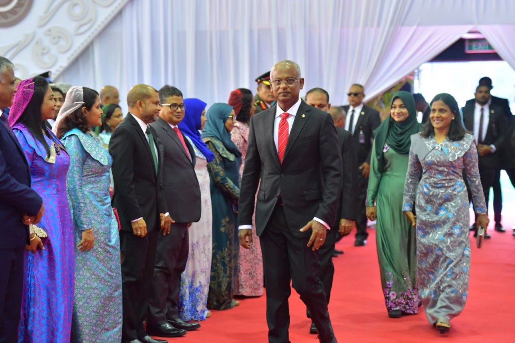 Hageegee maanaigai minivankan libunee mi 5 aharu: Raees