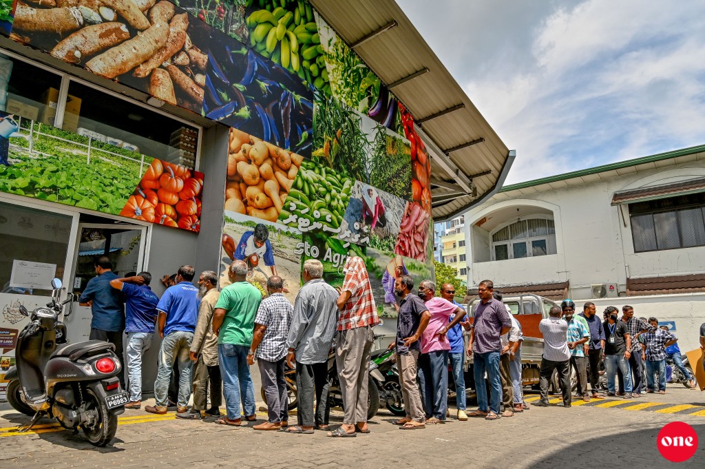 STO inn aguheyokoh lun'bo vikkan feshumaaeku dhigu queue thakeh, nerumaaeku huss!