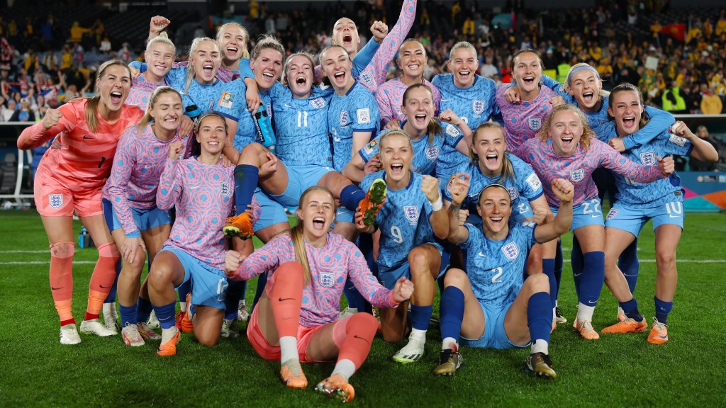 Australia rovvaalai England furathama final ah