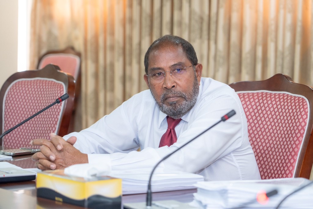 Kureege raees inn thibbevee inaayaiy kudakurumun, ekamuge nuthanaskamugai: Qasim 
