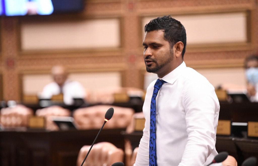 Dhuvasvee meehunnaai, fuluhunnaai, sifainnah dhey pension noon ehen pension huttaalan bill fonuvaifi
