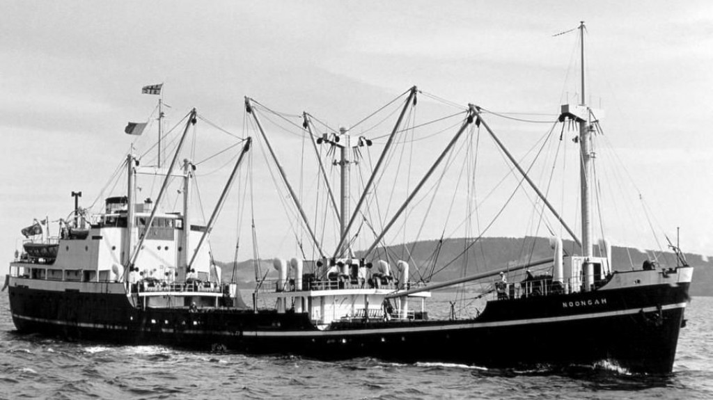 Australia in meege 55 aharu kurin gellunu boat eh kanduge adin fenijje