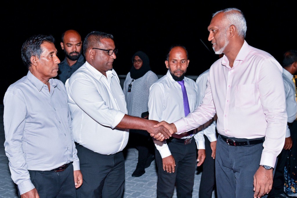 Amaazakee konme rashakah ves madhuvegen 2 faharu dhiun: Raees