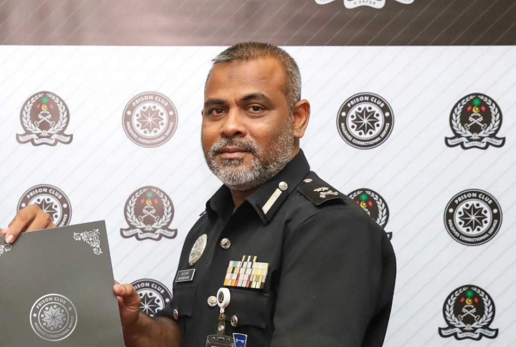 8 mass dhuvahuge suspension ahfahu ACP Asif vazeefaain vakikoffi 