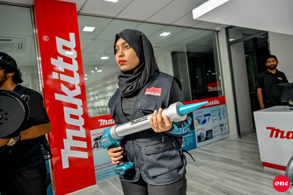 One Photo: STO in Makita products ah haassa showroom eh hulhuvun