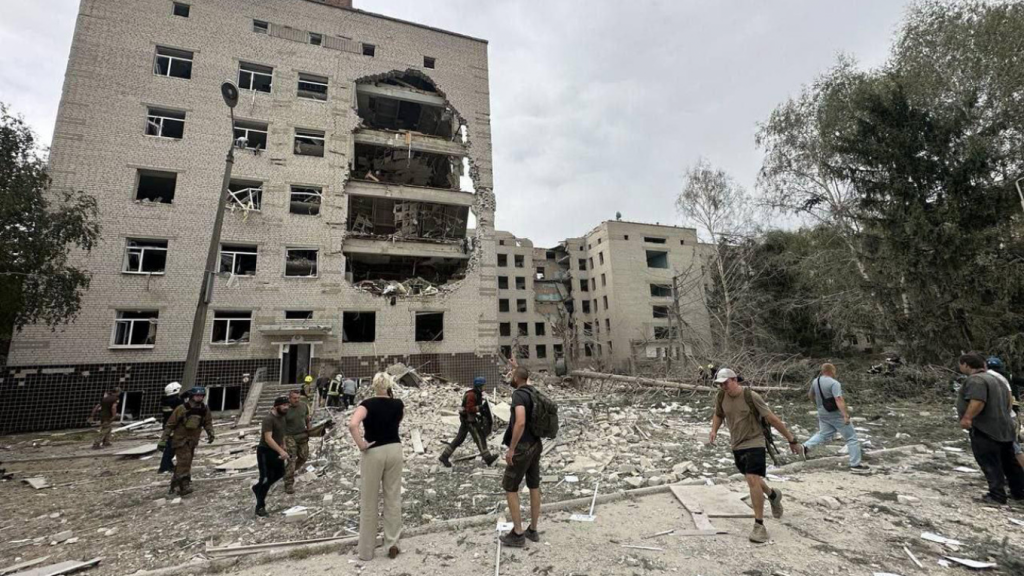 Russian strike kills dozens in Ukrainian city