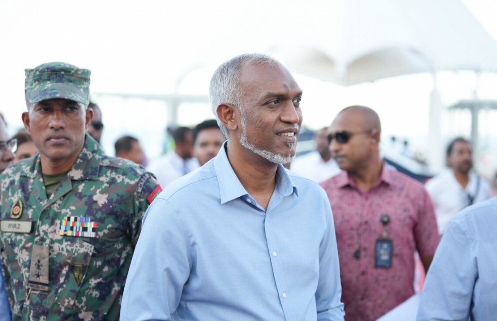 Kuriah oiy mahehge therey fushidhiggaru falhu hikkumuge amalee massakaiy fashaanan, 8 mass therey nimeyne: Raees