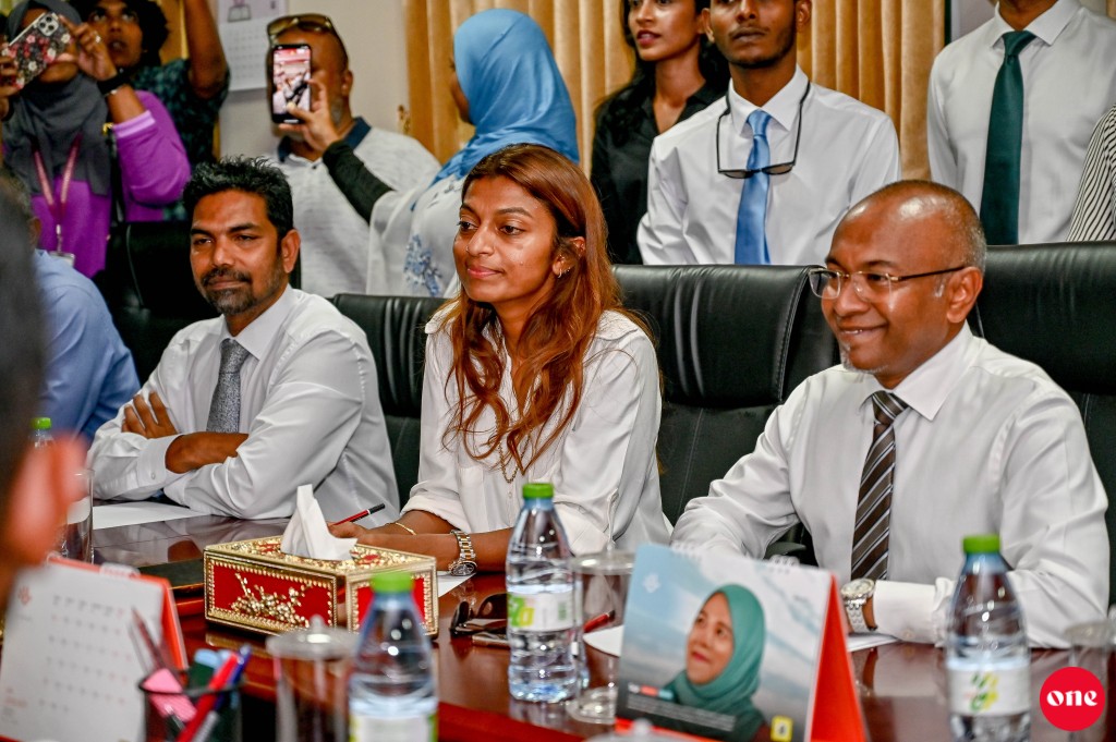 MDP in vakivi 12 members akee amilla members ge gothugai majilis dhaftharu gai himanaifi