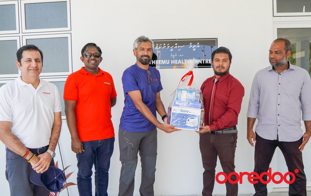 Ooredoo in Utheemu sihhee marukazah health kit hadhiyaa koffi