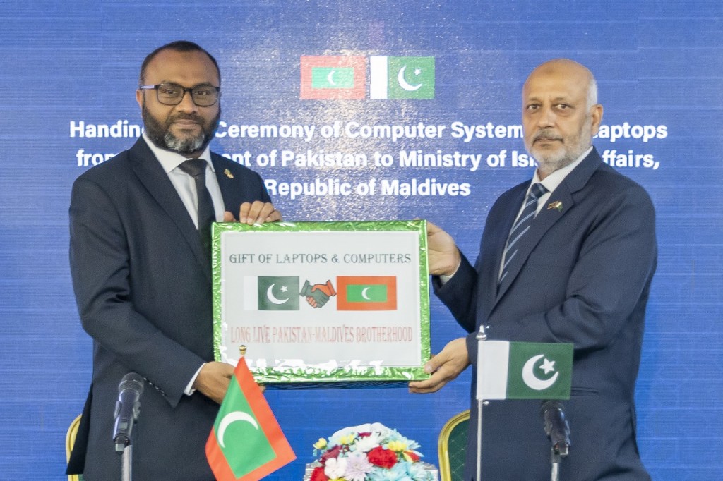 Pakistan in Islamic Ministry ah computer system thakakaai laptop thakeh hadhiyaa koffi