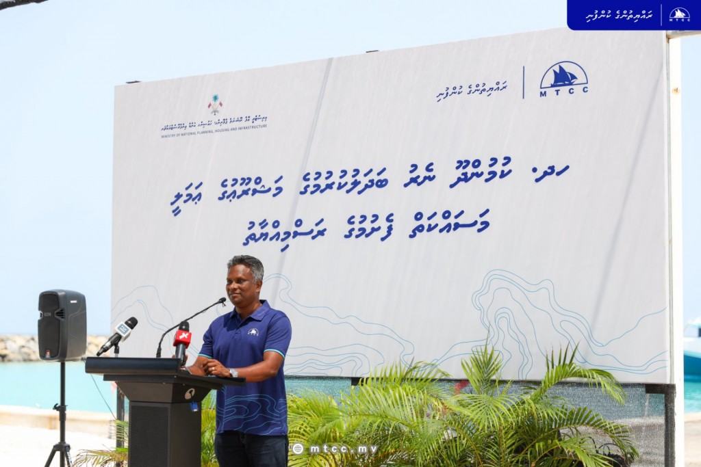 Kumundhoo neru badhalukurumuge amalee massaikai rasmeekoh fashaifi
