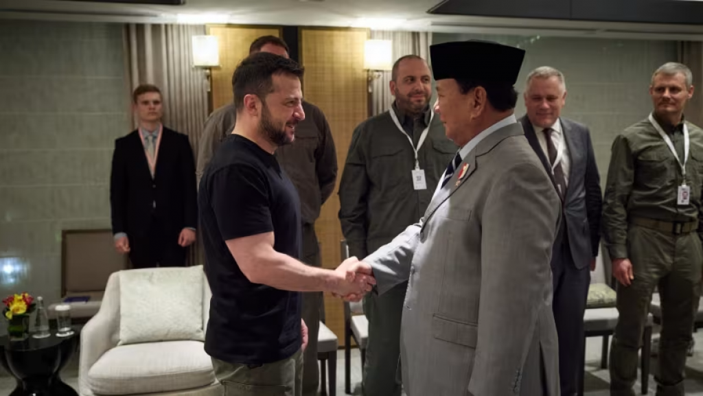 Zelenskyy meets heads of state in Singapore, seeks support for security summit