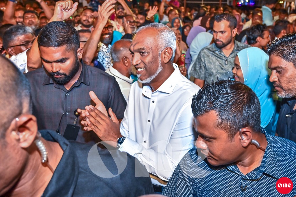 Raees beyru dhuniye ah: Inthihaabun dhivehin thibigoiy mihaaru saafu vaane kamah yageen kuran