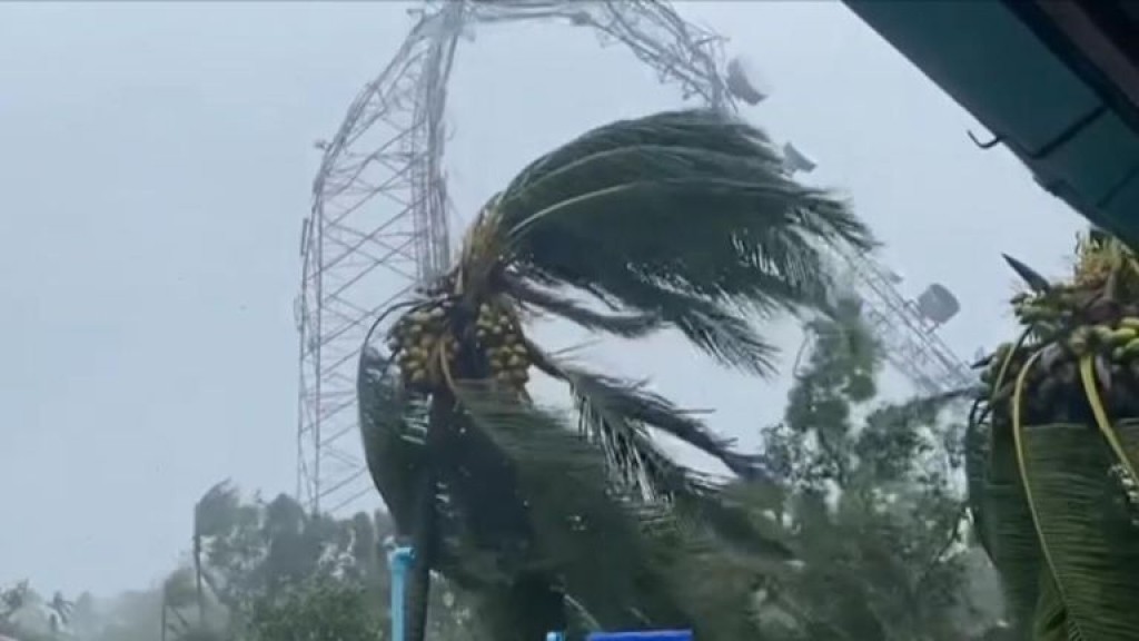 Cyclone Mocha: Deadly storm hits Bangladesh and Myanmar coast
