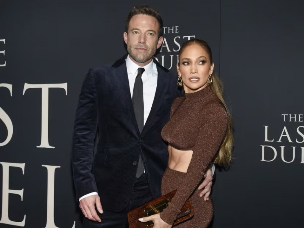 Jennifer Lopez files for divorce from Ben Affleck