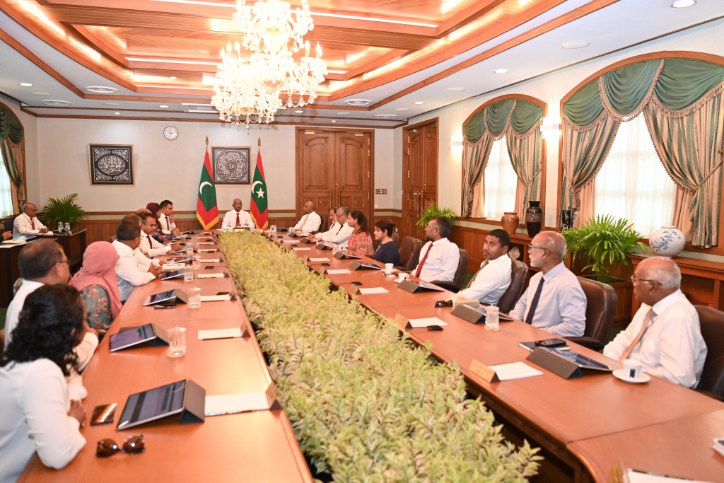 Raees ge shukuru vazeerun ah, Edhivadaigathee nunimi huri kankan ninmevumah iskan dhevvumah