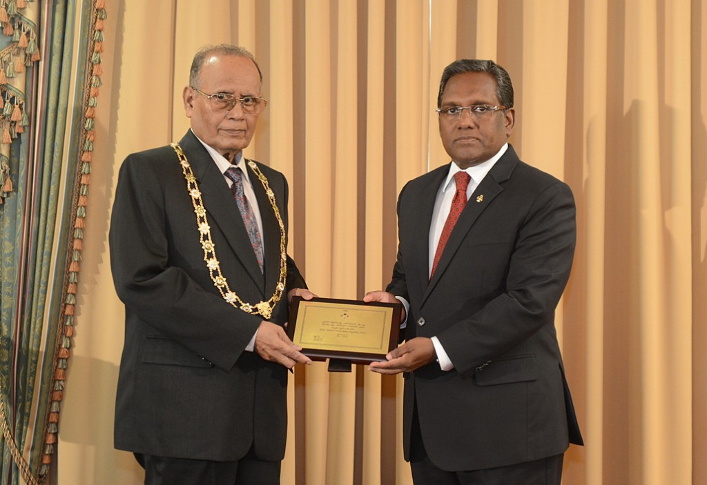 Kureege auditor general Ismail Fathuhee Covid baleegai avahaara vejje, Covid maruge jumula adhadhu 126 ah
