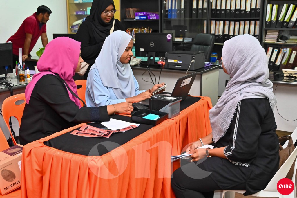 ވަން ފޮޓޯ: ބިދޭސީންގެ މައުލޫމާތު އެއްކުރުމަށް މިއަދު ކުރިއަށް ގެންދިޔަ ބޮޑު ހަރަކާތް