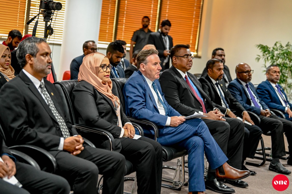 One Photo: Male' sarahadhuge principalunaa eku Avid College in beyvi panel discussion