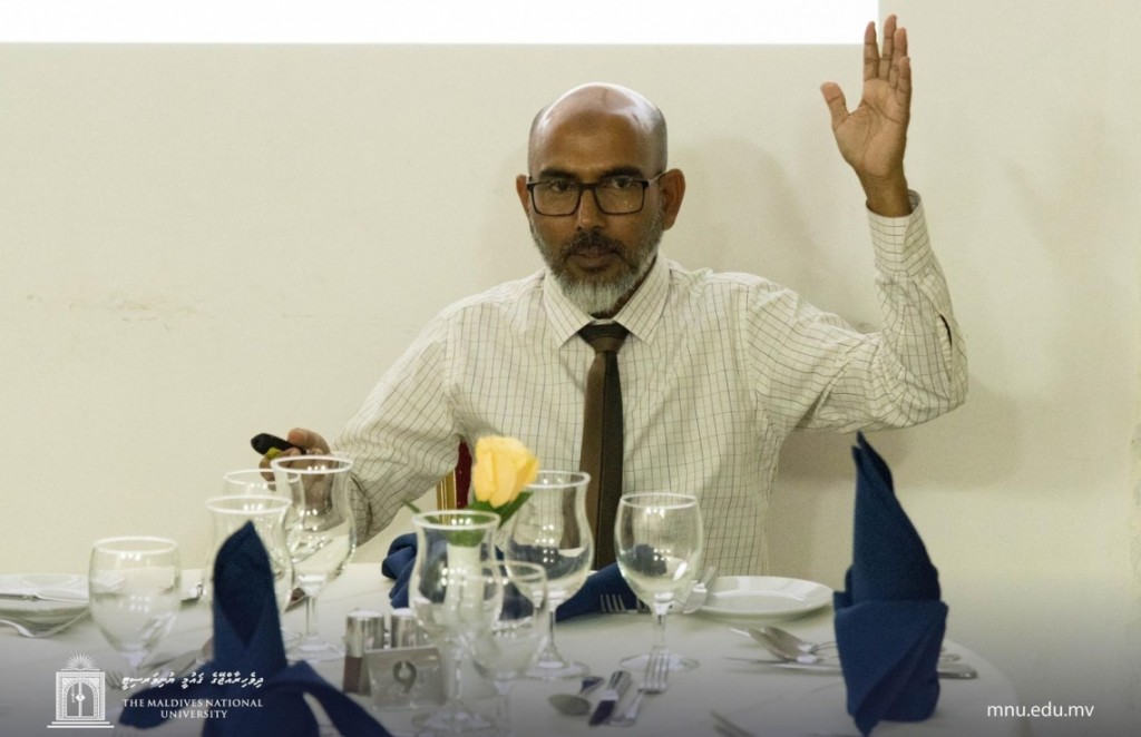 Hafeezge haalu anananee rangalhuvamun