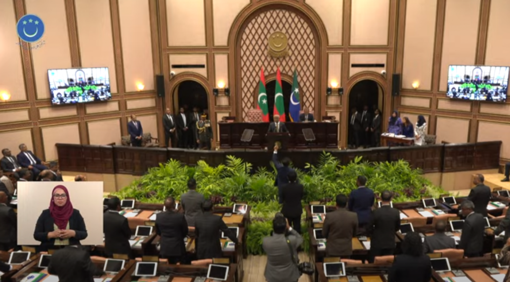Member Shiyaam aai Saeedh aai Thoriq aai Fazul adhi Hussain Mohamed Latheef ge nan ihvai Majlis in nerefi